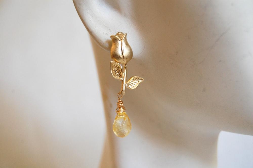 Beautiful Citrine Briolette With Tulip Ear Wires
